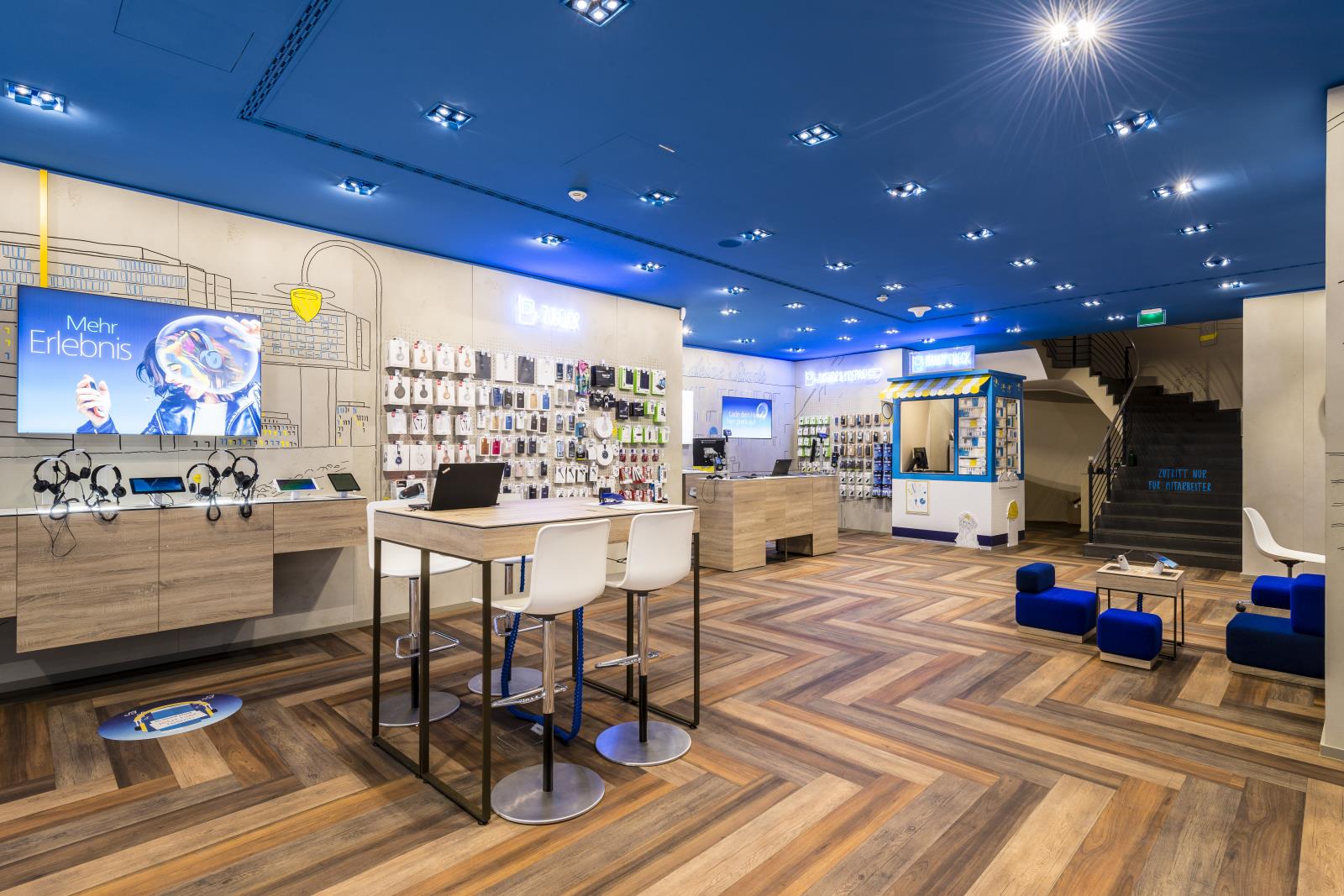 普陀區(qū)90平藍白色調(diào)手機營業(yè)廳辦公室裝修設(shè)計-第4張圖片-上海古都建筑設(shè)計集團