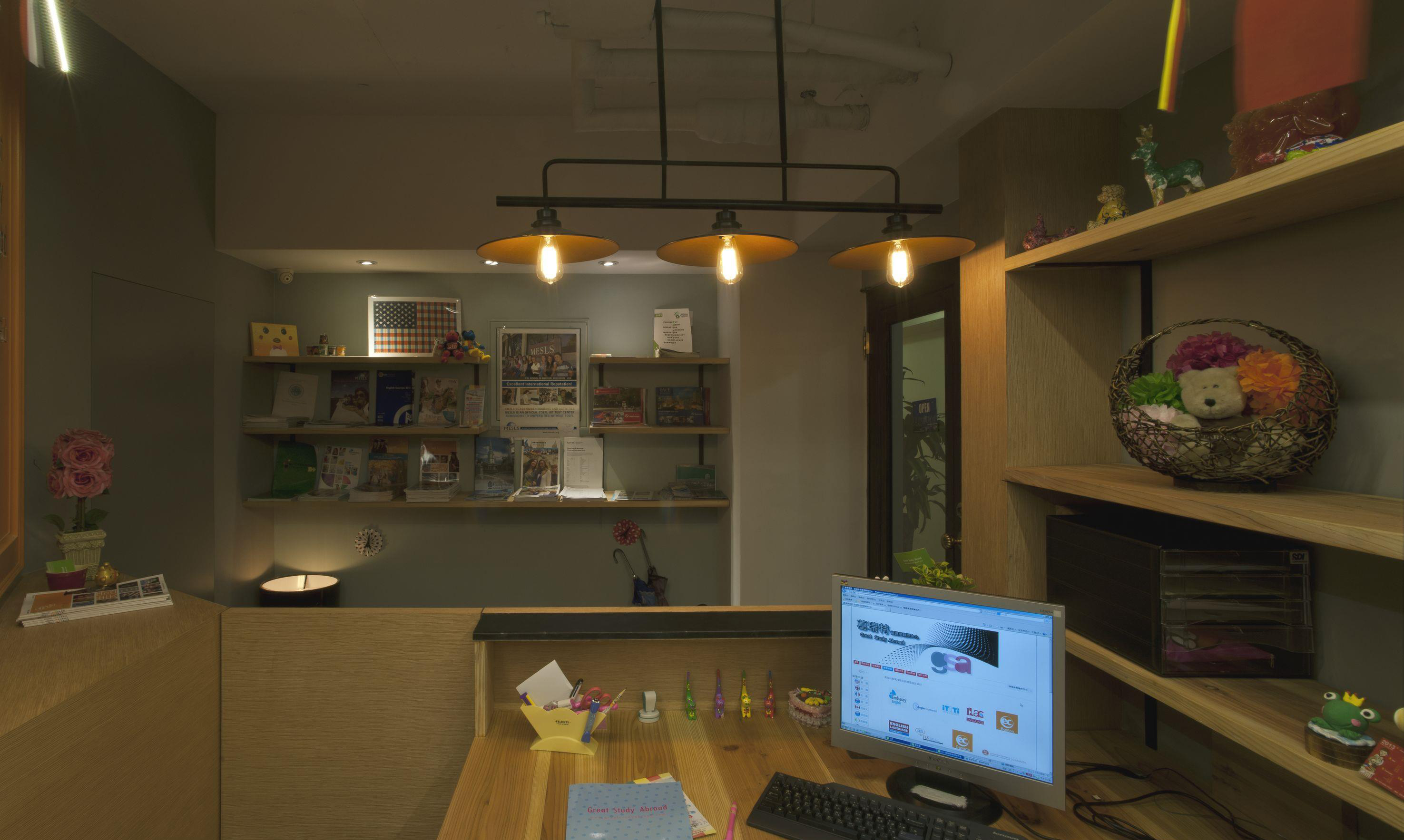 徐匯區(qū)復(fù)古圖書(shū)室裝修設(shè)計(jì)-第4張圖片-上海古都建筑設(shè)計(jì)集團(tuán) 徐匯區(qū)復(fù)古圖書(shū)室裝修設(shè)計(jì)-第4張圖片-上海古都建筑設(shè)計(jì)集團(tuán)