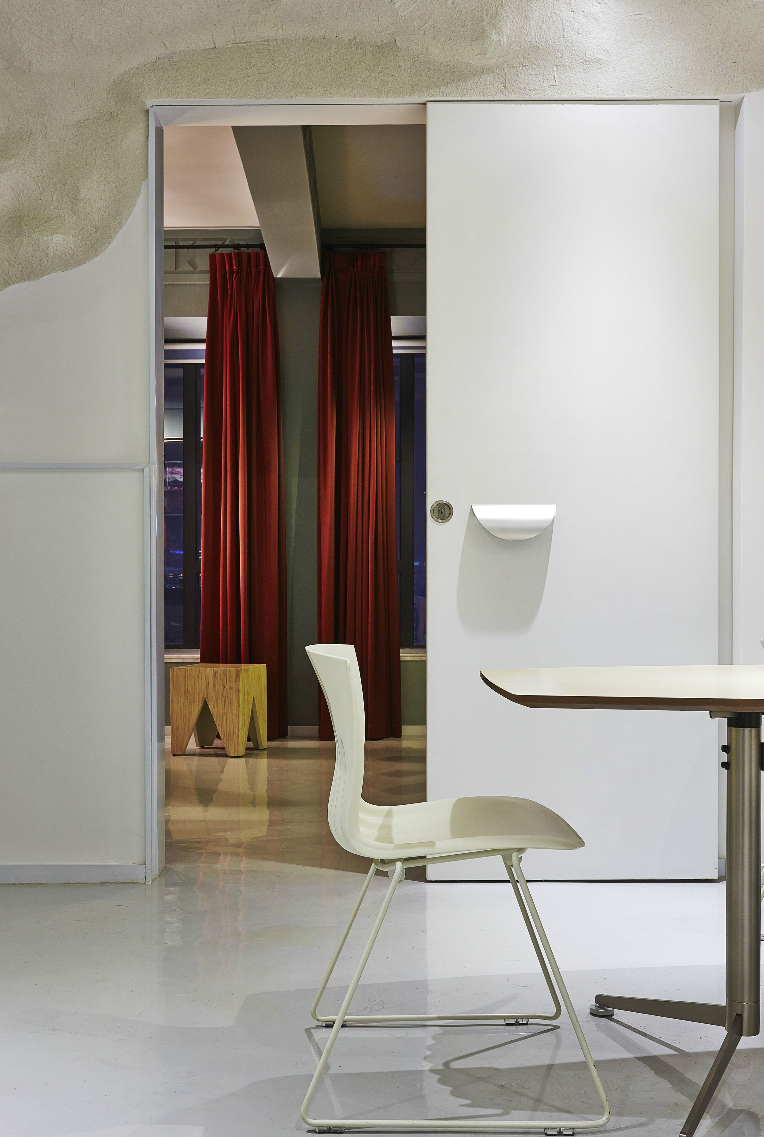 上海山洞風格辦公室裝修設(shè)計效果圖-第2張圖片-上海古都建筑設(shè)計集團