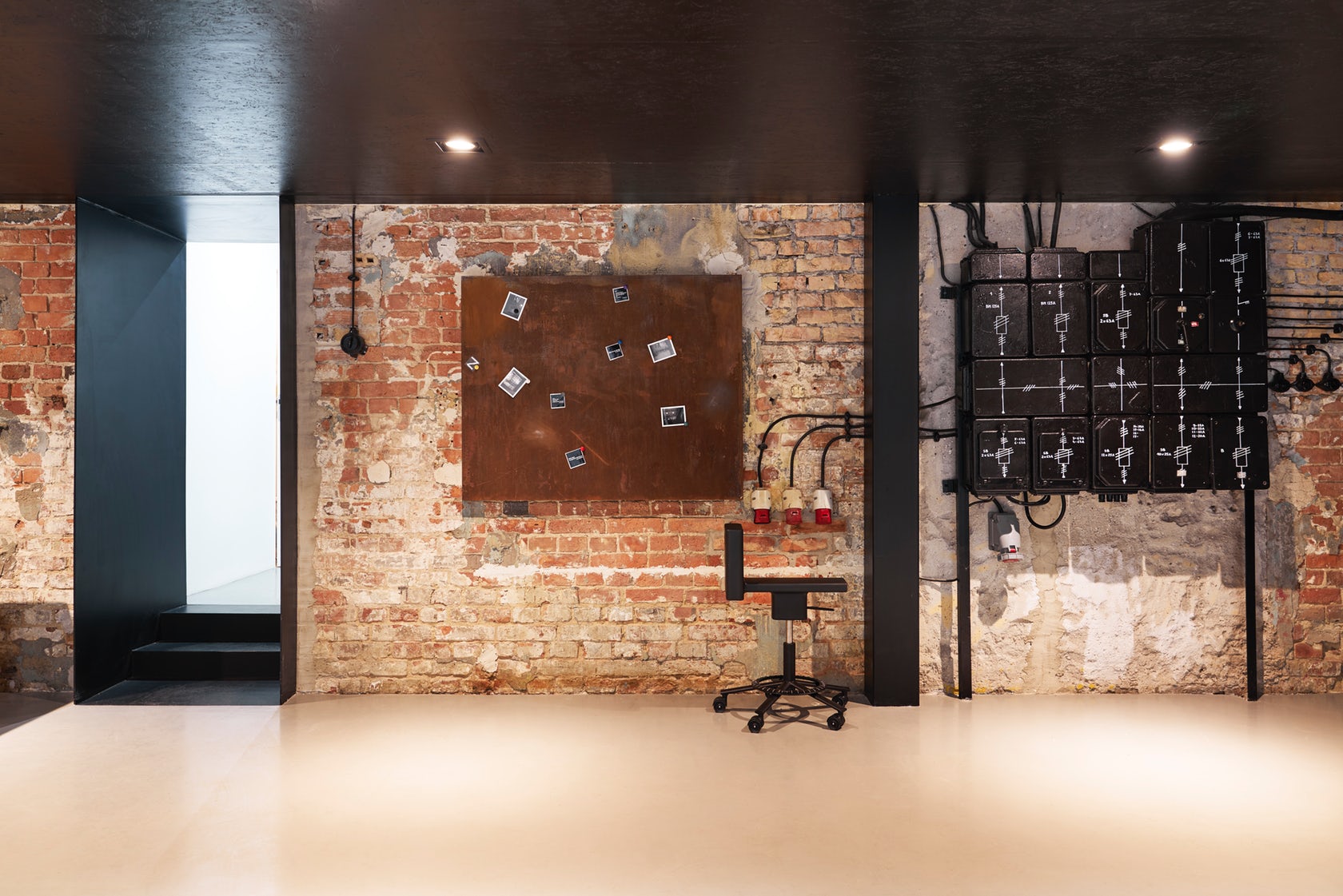 上海辦公室裝修懷舊風(fēng)格攝影棚裝修設(shè)計(jì)-第5張圖片-上海古都建筑設(shè)計(jì)集團(tuán) 上海辦公室裝修懷舊風(fēng)格攝影棚裝修設(shè)計(jì)-第5張圖片-上海古都建筑設(shè)計(jì)集團(tuán)