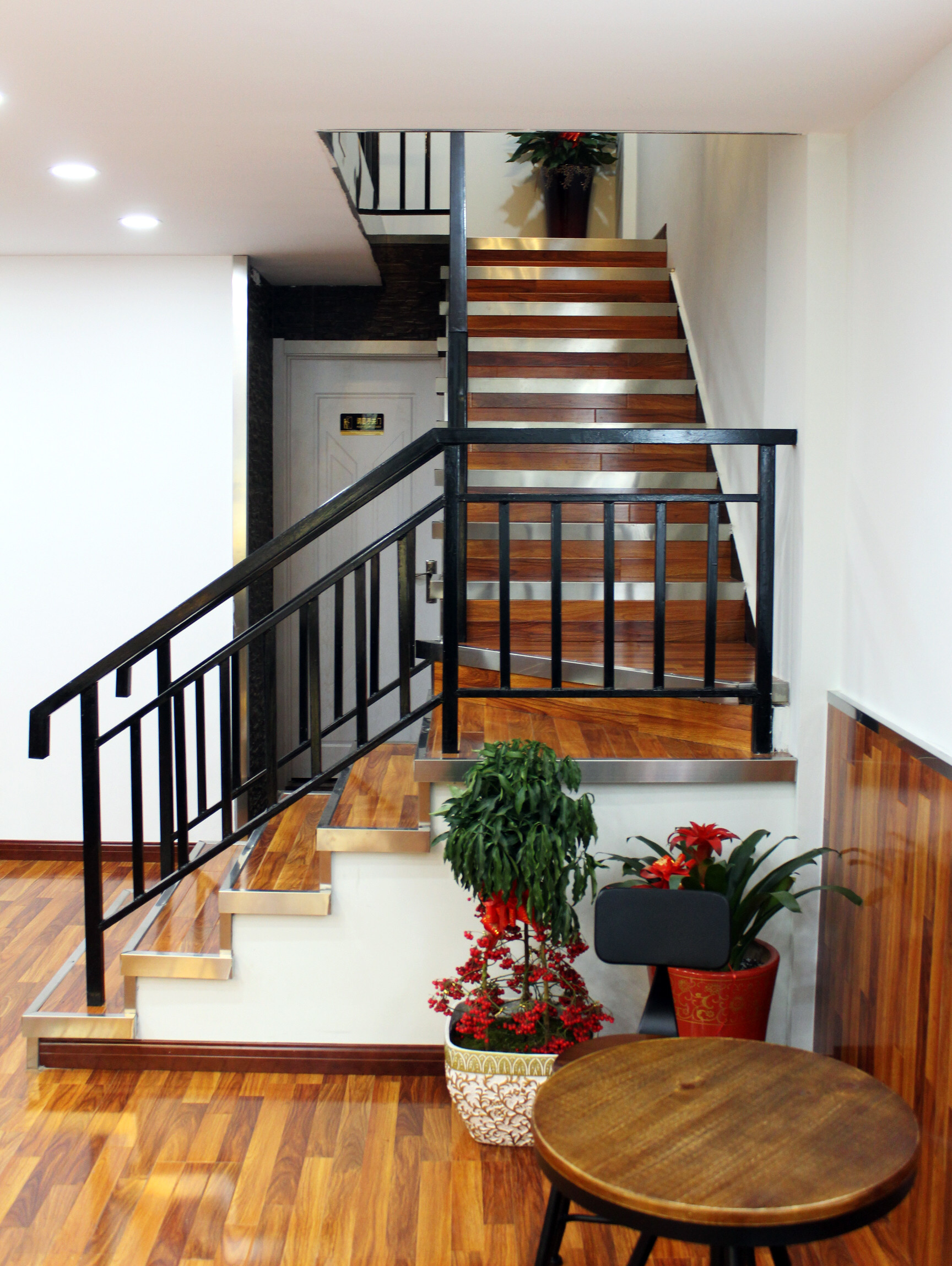 浦東新區(qū)loft工業(yè)風奶茶店裝修設(shè)計-第4張圖片-上海古都建筑設(shè)計集團