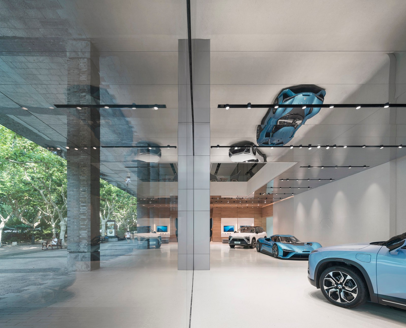 現(xiàn)代簡約4S店展廳裝修設計-第3張圖片-上海古都建筑設計集團 現(xiàn)代簡約4S店展廳裝修設計-第3張圖片-上海古都建筑設計集團