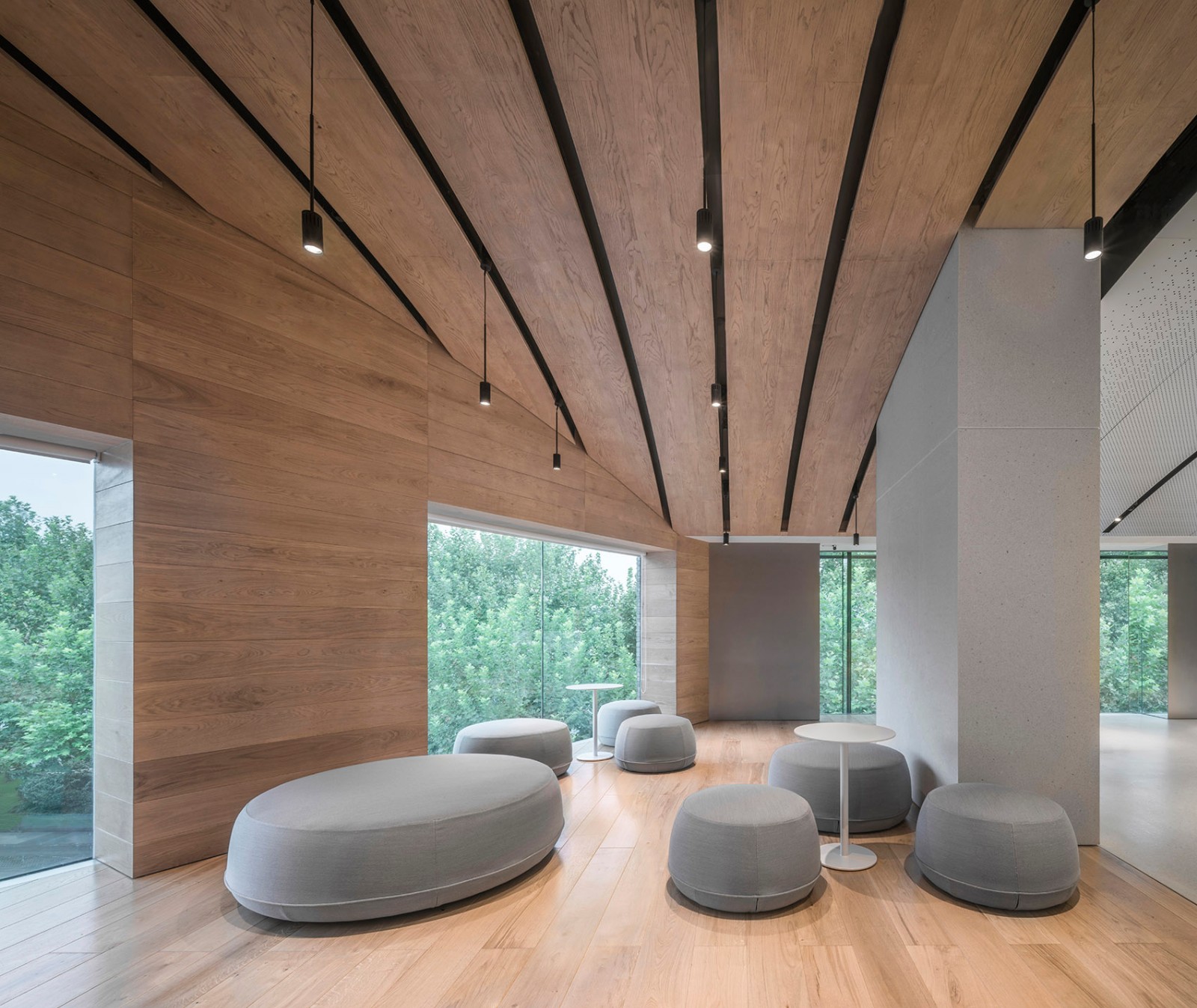 現(xiàn)代簡約4S店展廳裝修設計-第5張圖片-上海古都建筑設計集團 現(xiàn)代簡約4S店展廳裝修設計-第5張圖片-上海古都建筑設計集團