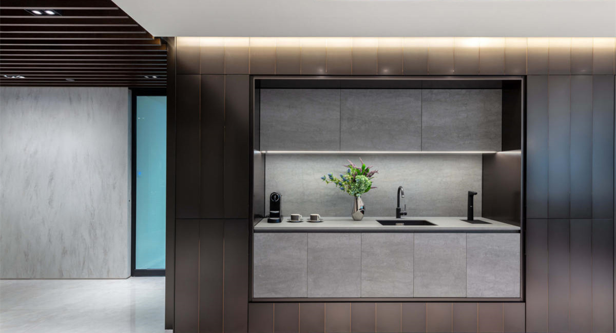 商務(wù)穩(wěn)重風格辦公室裝修設(shè)計-第5張圖片-上海古都建筑設(shè)計集團